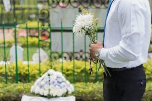 Quelles sont les raisons de visiter un cimetière?